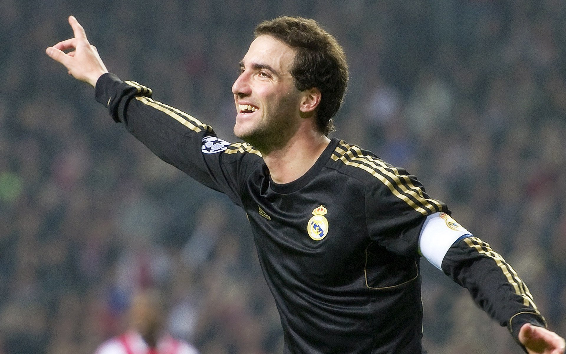 卡瓦哈尔发挥堪称完美，莱比锡红牛血拼阿森纳，一场战术与意志的史诗对决