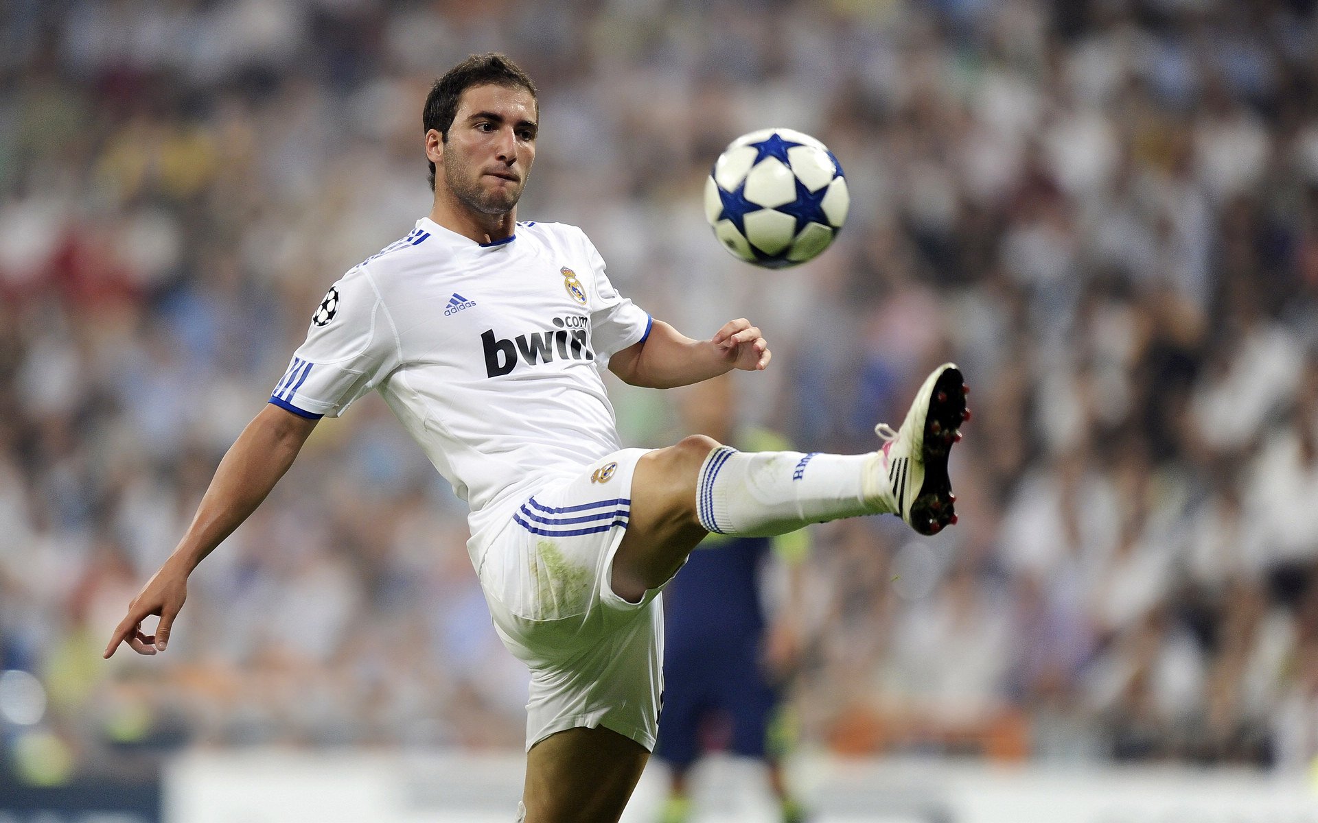 意甲焦点战之夜，切特关键进球定乾坤